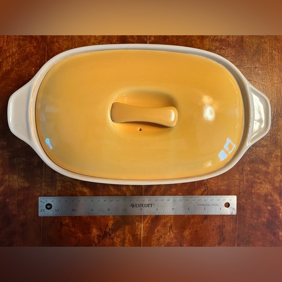 Vintage yellow stoneware lidded casserole dish and baking dish. - Picture 4 of 8